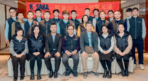 豪情歡歌辭舊歲，龍騰虎躍迎新年